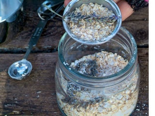 How to make an oatmeal herb bath