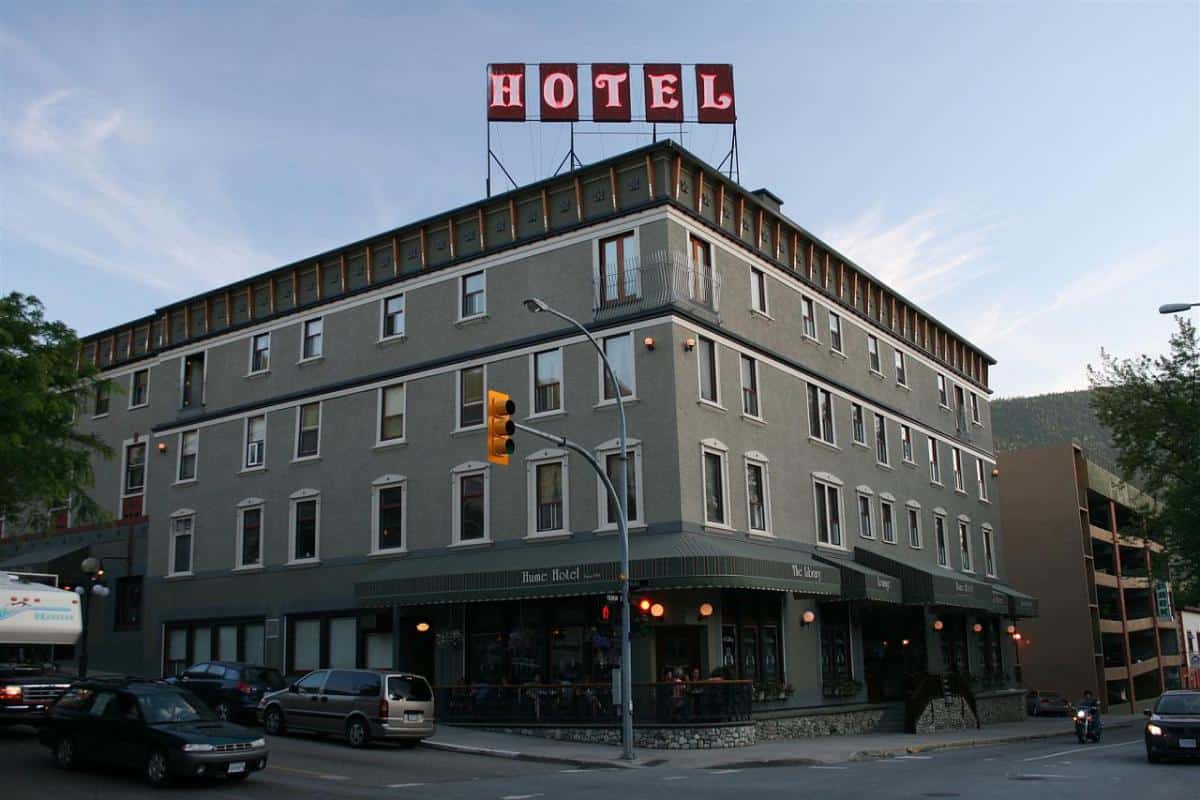 The exterior of Hume Hotel in Nelson, BC
