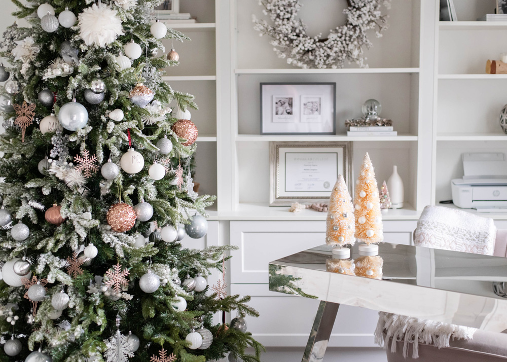 beautiful pink Christmas tree decor